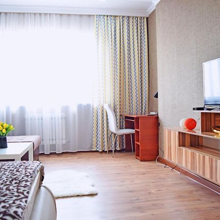 Bishkek Sunny Apartment In The Center Exterior foto